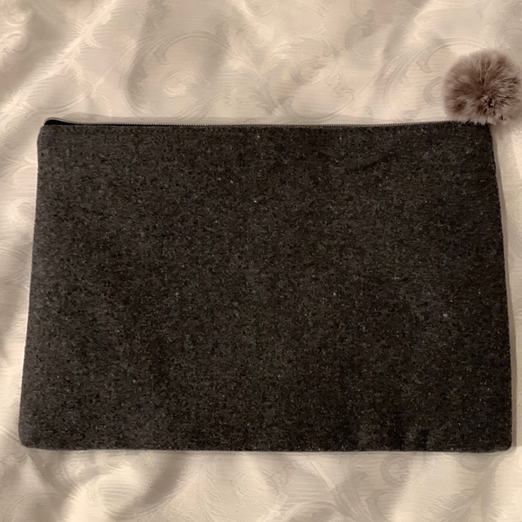 Gray bag with the Letter H, has Pom Pom on zipper - Picture 7 of 7